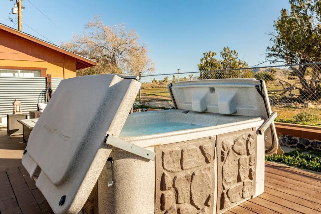 Jt'S Star Catcher Cabin - Hot Tub Yucca Valley Kültér fotó